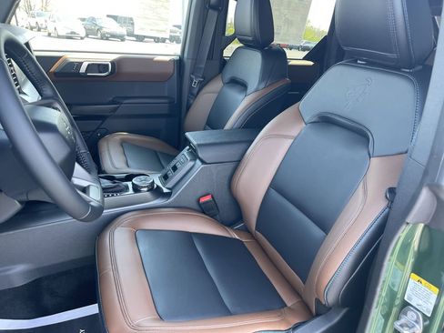 Used 2024 Ford Bronco Outer Banks AWD/4WD image 11