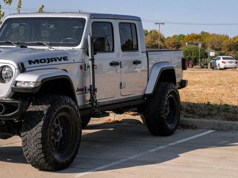 Used 2023 Jeep Gladiator Mojave AWD/4WD image 8