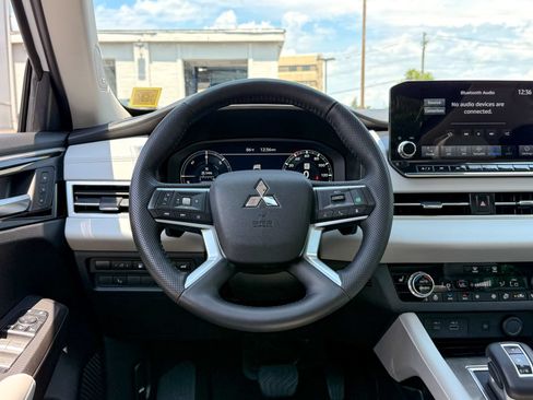 Used 2023 Mitsubishi Outlander SEL AWD/4WD image 28