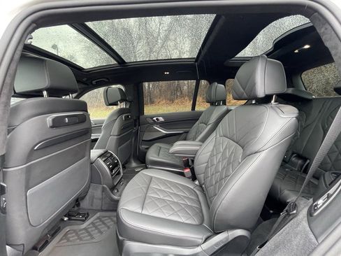 Used 2025 BMW X7 xDrive40i w/ M Sport Package image 33