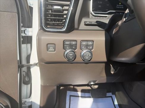 Used 2024 GMC Sierra 2500 Denali w/ Technology Package AWD/4WD image 8