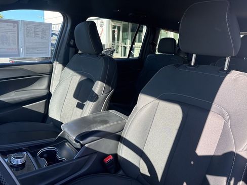 Certified 2024 Jeep Grand Cherokee L Laredo image 14