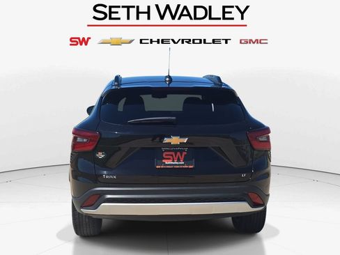 Used 2025 Chevrolet Trax LT w/ LT Convenience Package FWD image 6