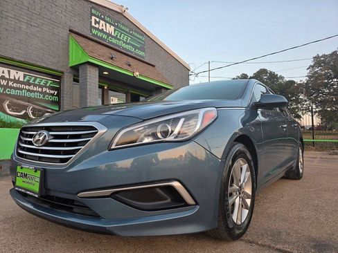 Used 2017 Hyundai Sonata SE FWD image 2