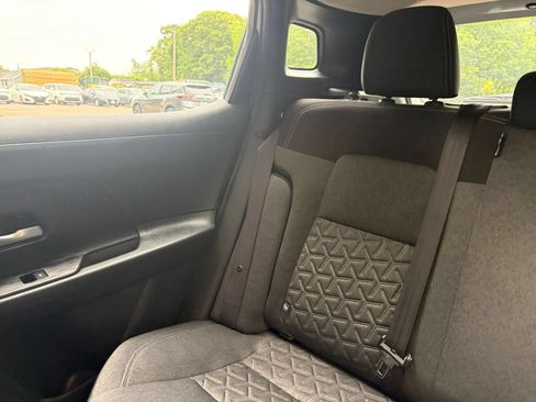 Used 2025 Nissan Kicks SV AWD/4WD image 37