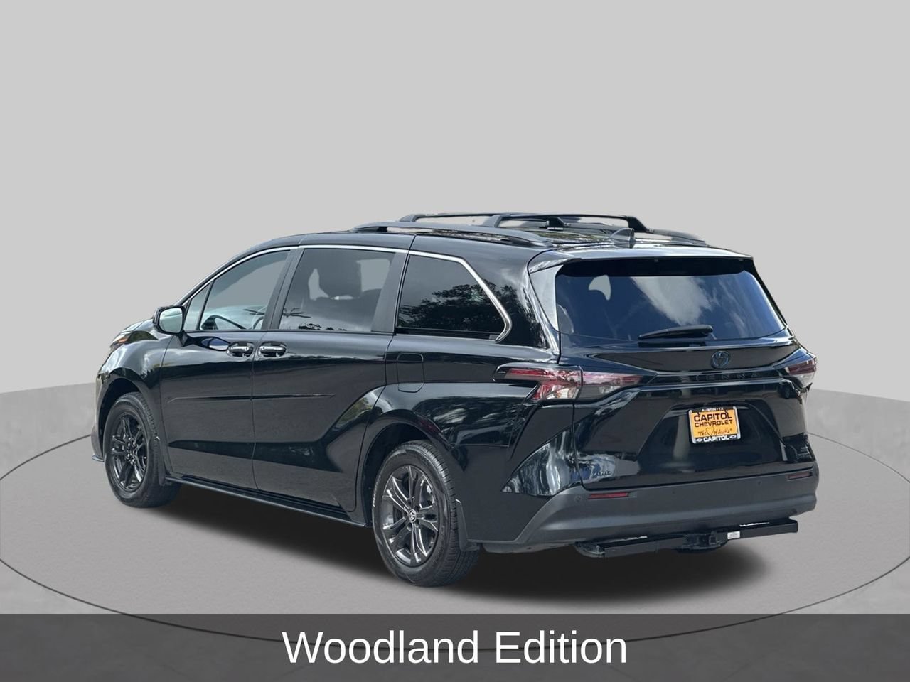 Used 2024 Toyota Sienna XLE Woodland Edition AWD/4WD image 3
