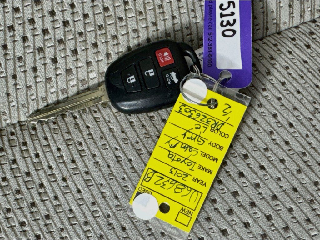 Used 2013 Toyota Camry LE FWD image 32