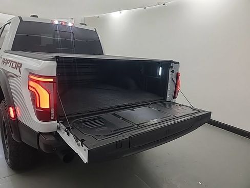 Used 2025 Ford F150 Raptor AWD/4WD image 17