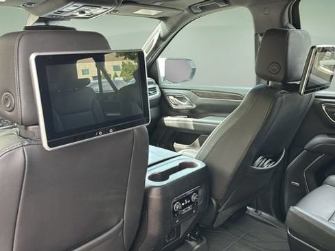 Used 2024 Chevrolet Suburban Z71 w/ Luxury Package AWD/4WD image 37
