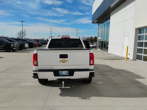 Used 2016 Chevrolet Silverado 1500 LTZ Z71 image 4