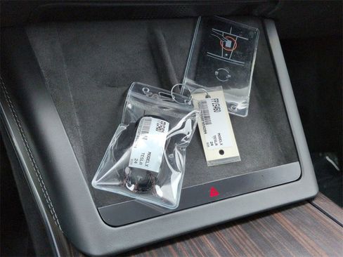 Used 2024 Tesla Model X image 15