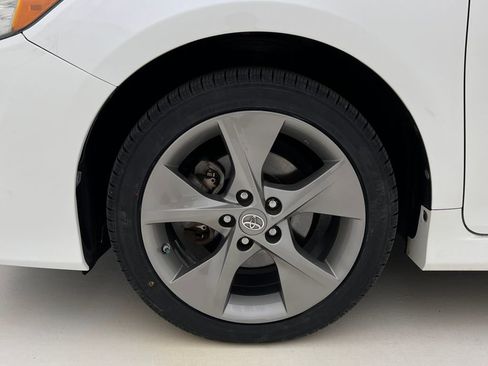 Used 2014 Toyota Camry SE w/ Leather Package image 25