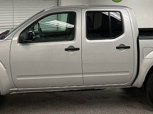 Used 2016 Nissan Frontier SV image 8