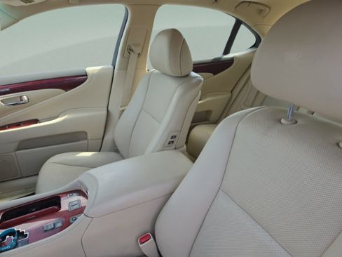 Used 2012 Lexus LS 460 w/ Comfort Pkg RWD image 19