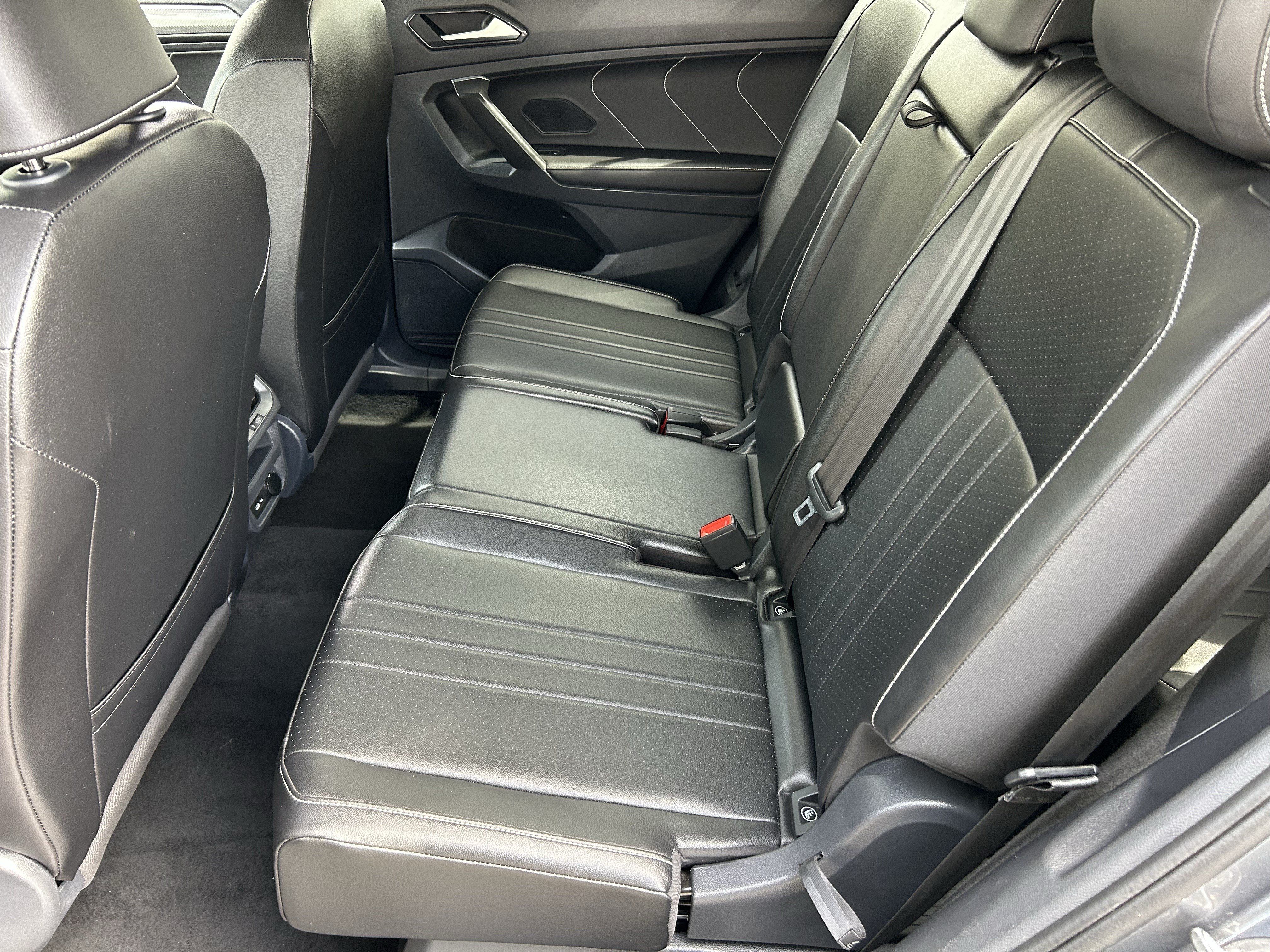 Used 2024 Volkswagen Tiguan SE R-Line FWD image 16