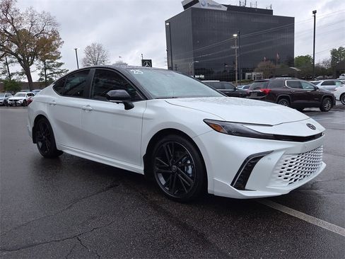 Used 2025 Toyota Camry XSE image 7