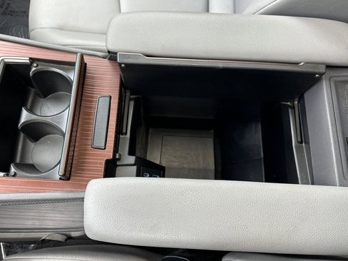 Used 2023 Toyota Sienna XLE image 32