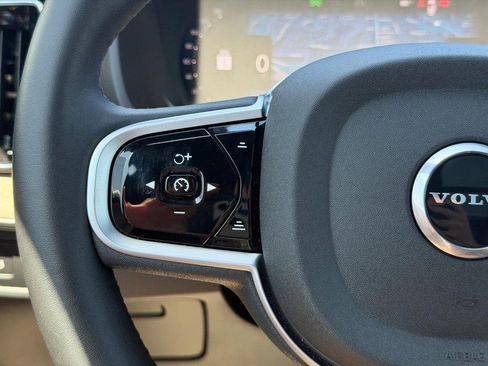 Certified 2025 Volvo XC90 B6 Plus AWD/4WD image 19