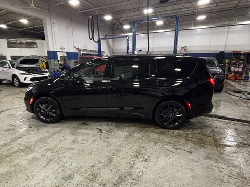 New 2026 Chrysler Pacifica Select image 8