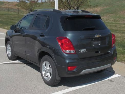 Used 2021 Chevrolet Trax LT w/ LT Convenience Package image 2