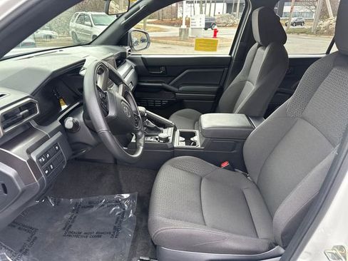 Certified 2025 Toyota 4Runner SR5 AWD/4WD image 31