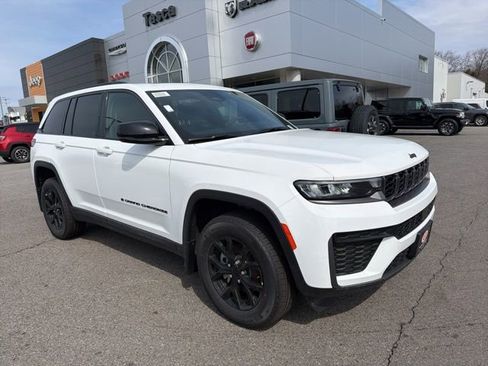 New 2026 Jeep Grand Cherokee Altitude AWD/4WD image 1