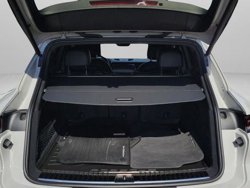 Used 2025 Porsche Cayenne image 7