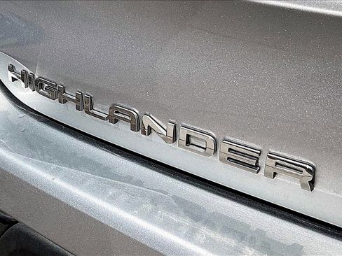 Used 2024 Toyota Highlander LE image 8