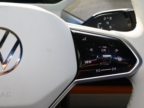 Used 2025 Volkswagen ID. Buzz 1st Edition image 17