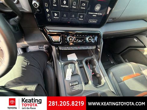 Used 2025 GMC Sierra 2500 AT4 w/ AT4 Preferred Package AWD/4WD image 19