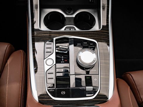 Used 2024 BMW X7 M60i w/ Executive Package image 40