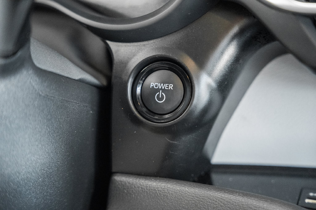 Used 2025 Toyota Sienna LE FWD image 18