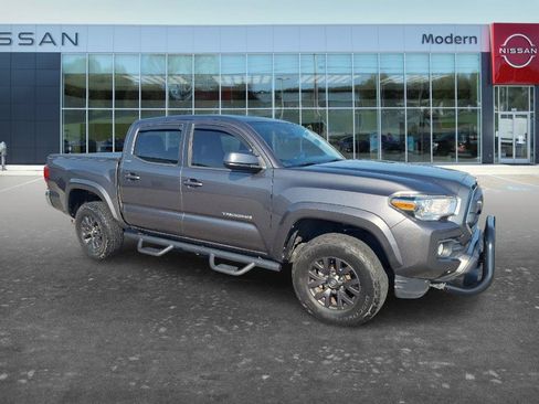 Used 2021 Toyota Tacoma SR5 RWD image 3