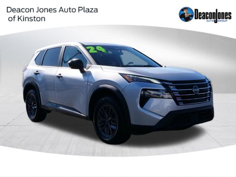 Used 2024 Nissan Rogue S image 1