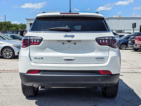 Used 2024 Jeep Compass Latitude AWD/4WD image 5