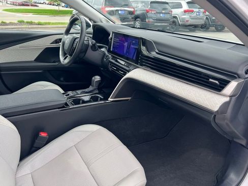 Used 2025 Toyota Camry XLE w/ Premium Plus Package image 30