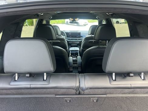 Used 2023 BMW X7 xDrive40i w/ M Sport Package image 32