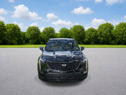 Used 2022 Cadillac XT4 Sport w/ LPO, ONYX Package FWD image 2