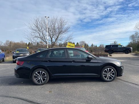 Used 2025 Volkswagen Jetta Sport image 3