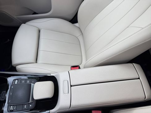 Used 2021 Mercedes-Benz GLB 250 4MATIC image 14