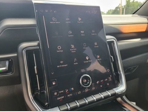Used 2025 GMC Yukon Denali AWD/4WD image 17