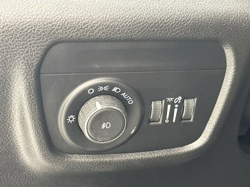 Used 2023 Jeep Grand Cherokee Limited RWD image 10