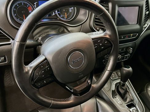 Used 2021 Jeep Cherokee Latitude Plus image 18