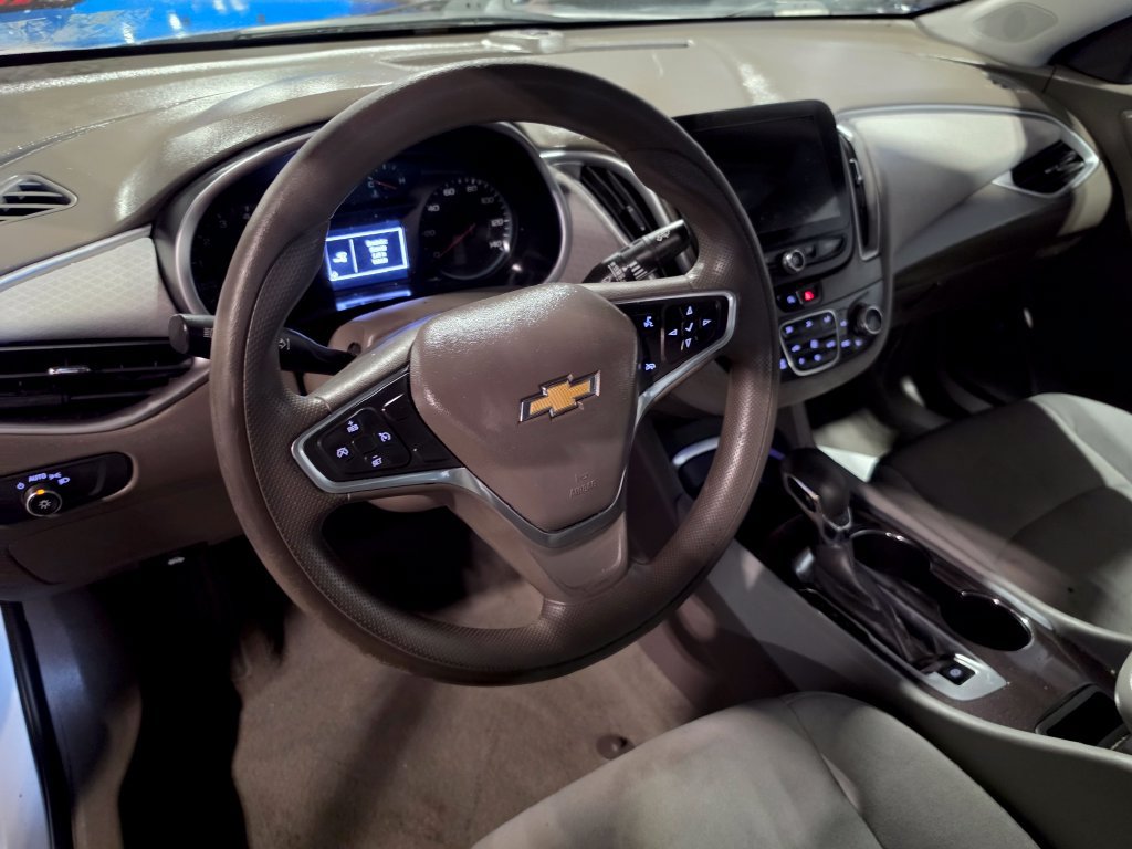 Used 2022 Chevrolet Malibu LT FWD image 4