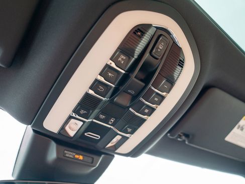 New 2026 Porsche Macan image 23