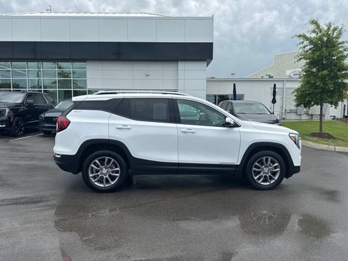 Used 2024 GMC Terrain SLT AWD/4WD image 8