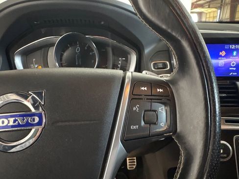 Used 2016 Volvo XC60 T6 R-Design Platinum w/ Climate Package image 13