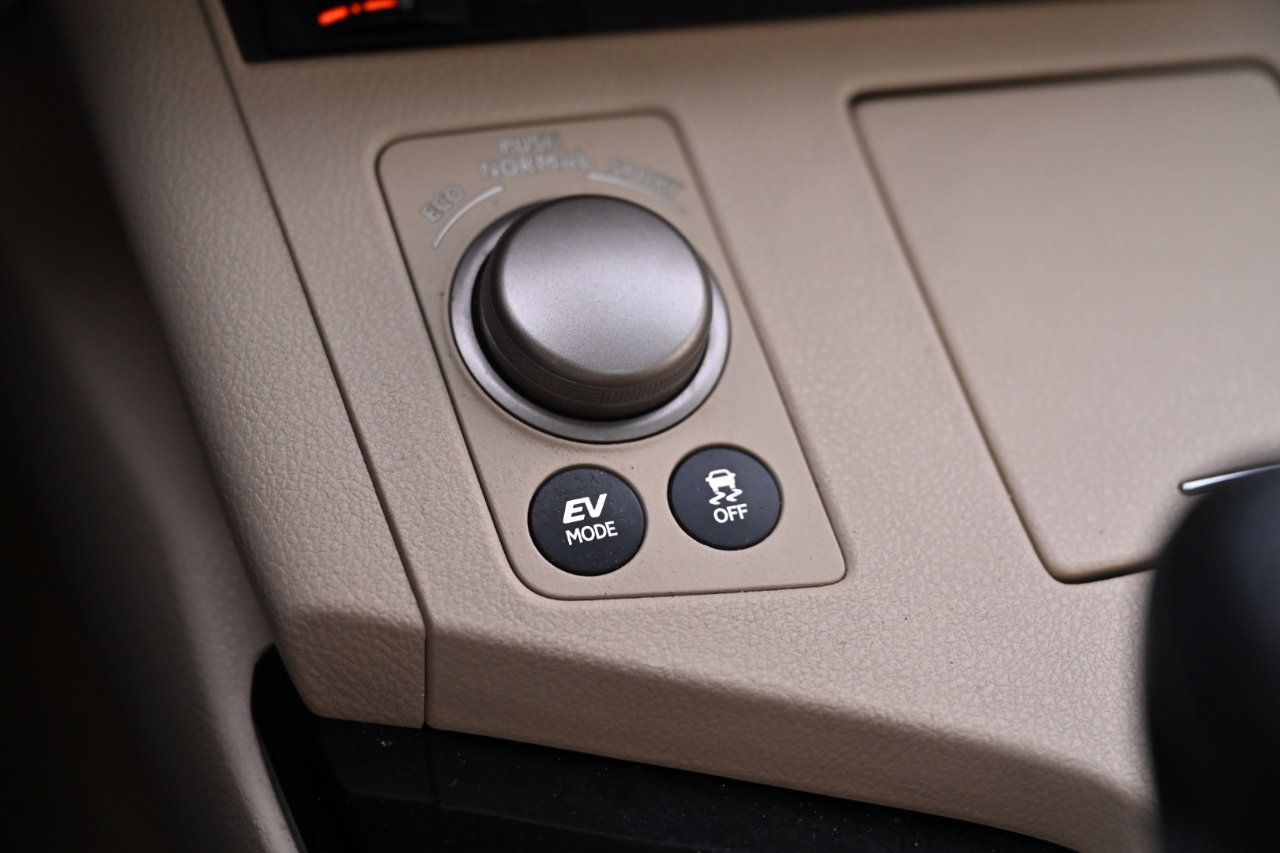 Used 2013 Lexus ES 300h w/ Premium Pkg FWD image 28