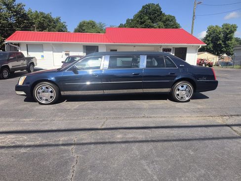 Used 2010 Cadillac DTS Limousine image 2