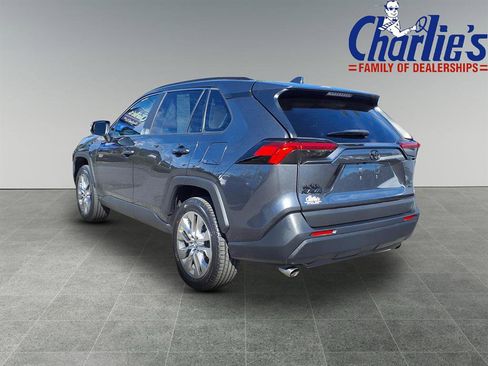 Used 2019 Toyota RAV4 XLE Premium image 5